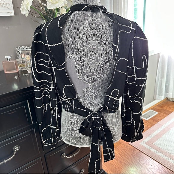 Good Soul Black White Abstract Open Back Tie Blouse High Neck size Medium - Picture 3 of 16